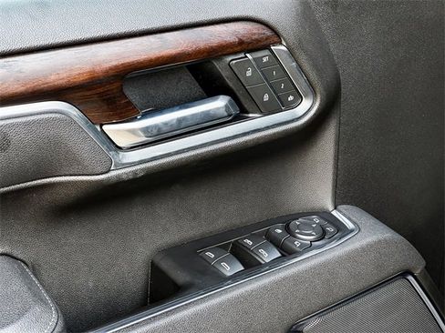 Used 2025 GMC Sierra 1500 SLT image 12