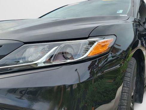 Used 2020 Toyota Camry SE w/ Convenience Package FWD image 8