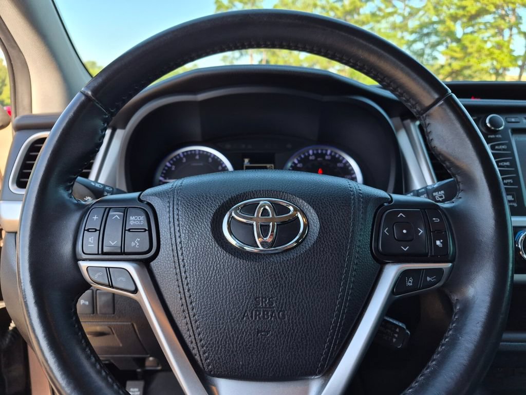 Used 2019 Toyota Highlander Limited FWD image 21