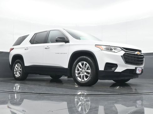Used 2021 Chevrolet Traverse LS image 23