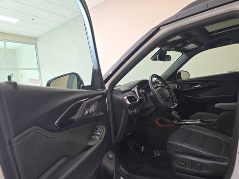 Used 2021 Chevrolet TrailBlazer RS w/ Sun and Liftgate Package AWD/4WD image 23