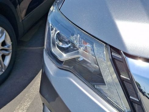Used 2020 Nissan Pathfinder SV FWD image 10