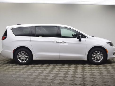 New 2026 Chrysler Voyager LX image 3