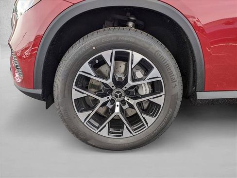 Used 2025 Mercedes-Benz GLC 350e 4MATIC image 9