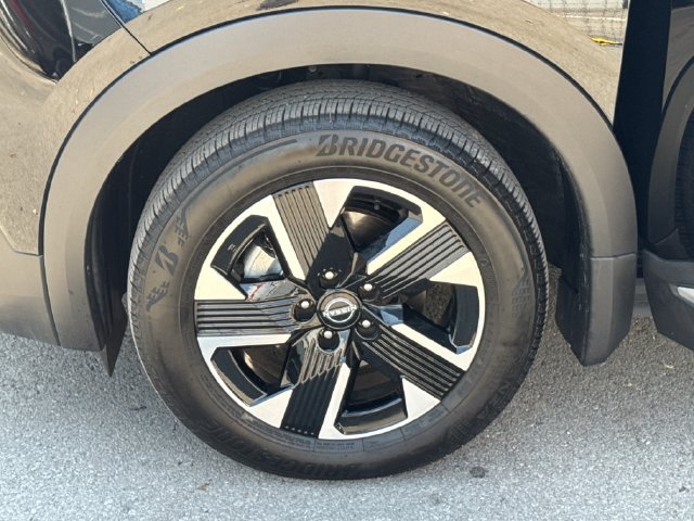 Used 2025 Nissan Kicks SR FWD image 22