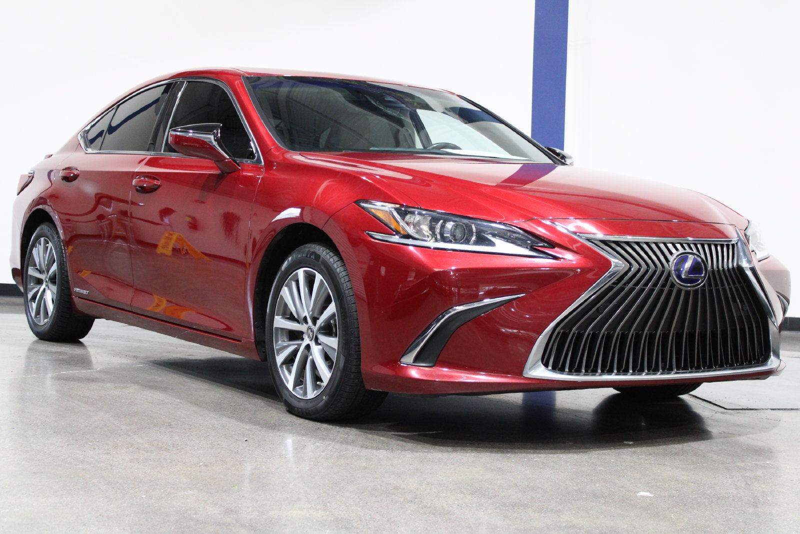 Used 2020 Lexus ES 300h w/ Premium Package FWD image 3