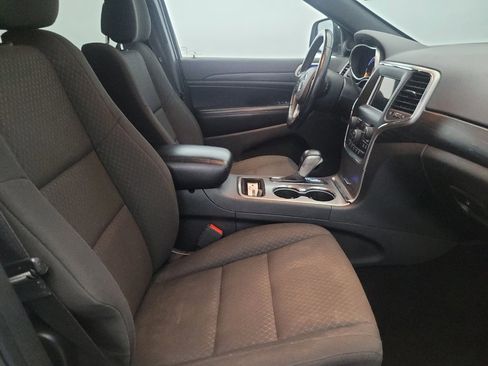 Used 2019 Jeep Grand Cherokee Laredo image 21