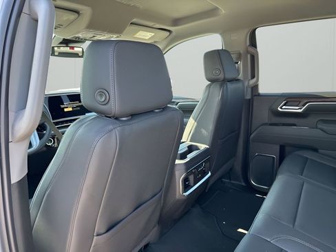 New 2026 GMC Sierra 1500 SLT image 17
