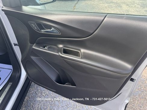 Used 2018 Chevrolet Equinox Premier FWD image 11