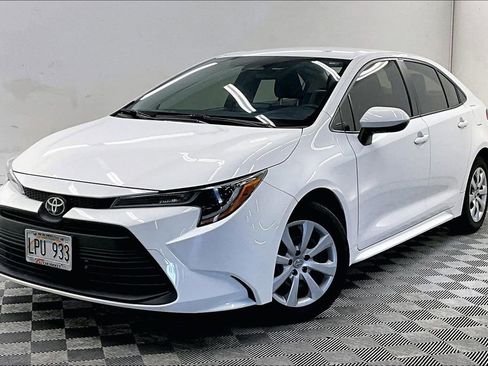 Used 2025 Toyota Corolla LE FWD image 1