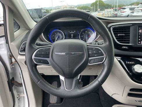 Used 2022 Chrysler Voyager LX image 11