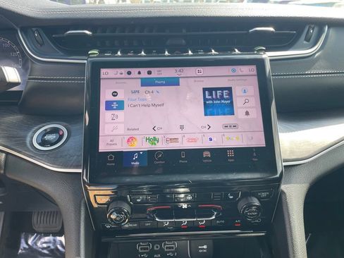 Used 2025 Jeep Grand Cherokee L Limited w/ Trailer Tow Package image 27