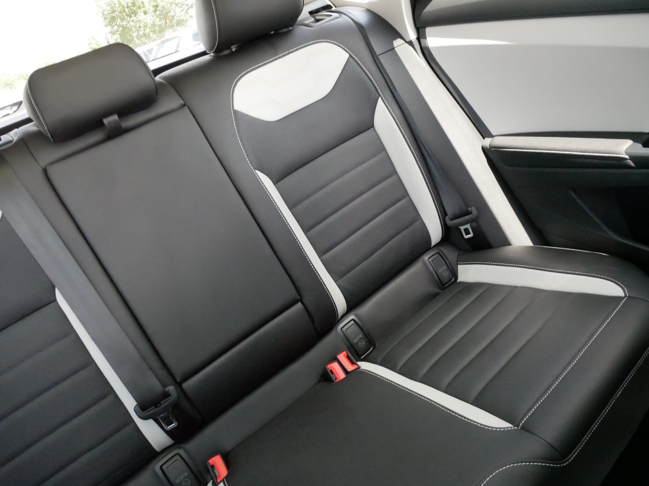 Certified 2025 Volkswagen Taos SEL AWD/4WD image 17