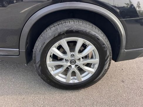 Used 2018 Nissan Rogue SV FWD image 33