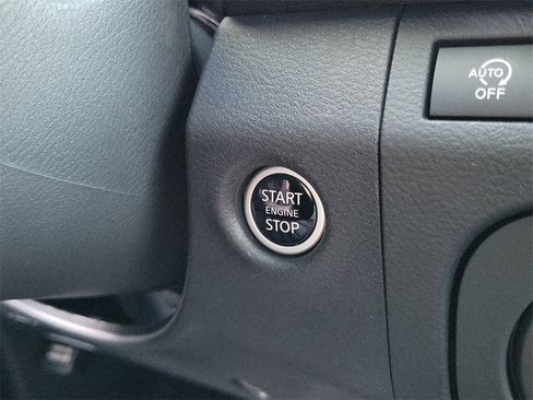 Used 2025 Nissan Frontier SV w/ SV Convenience Package image 8