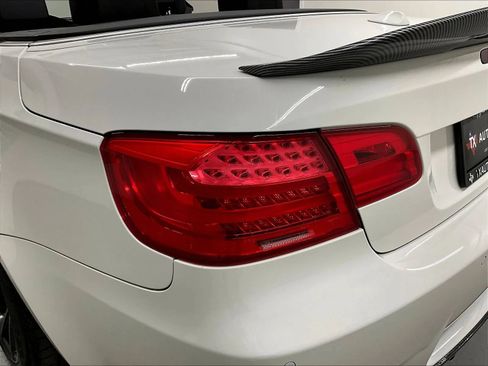 Used 2011 BMW M3 Convertible RWD image 32