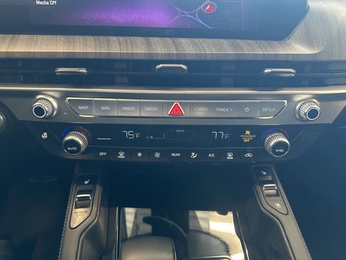 Certified 2023 Kia Telluride EX w/ EX Captain's Chair Package AWD/4WD image 18