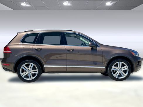 Used 2013 Volkswagen Touareg Executive AWD/4WD image 7