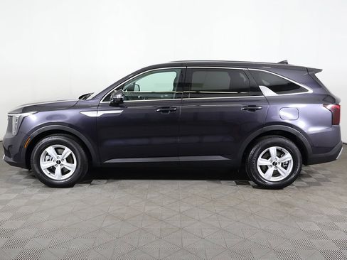 Used 2025 Kia Sorento LX image 16