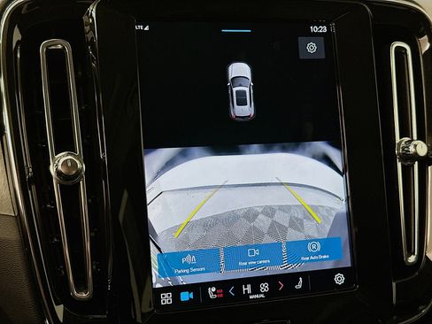 Used 2025 Volvo XC40 B5 Core image 22