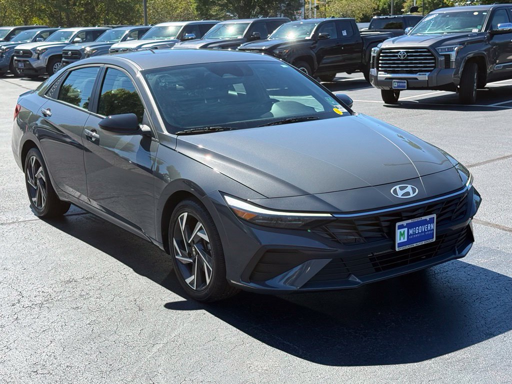 Used 2025 Hyundai Elantra Sport FWD image 11