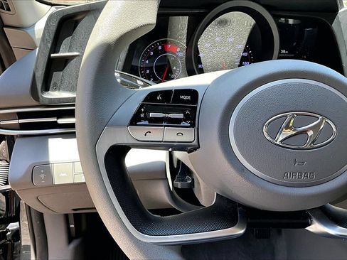 Used 2022 Hyundai Elantra SEL FWD image 10