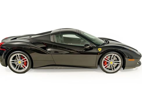 Used 2018 Ferrari 488 Spider RWD image 10