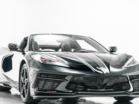 Used 2025 Chevrolet Corvette Stingray Preferred Conv w/ Chrome Exterior Badge Package RWD image 3