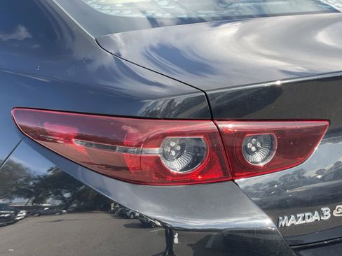 Used 2019 MAZDA MAZDA3 Sedan w/ Preferred Package image 7