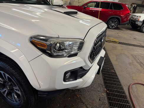 Used 2019 Toyota Tacoma TRD Sport image 28