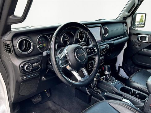 Used 2022 Jeep Wrangler Unlimited Sahara w/ Cold Weather Group image 14