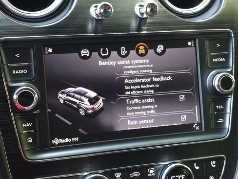 Used 2020 Bentley Bentayga Plug-In Hybrid image 54