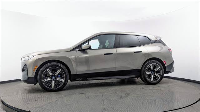 Used 2023 BMW iX xDrive50 w/ Sport Package AWD/4WD image 3