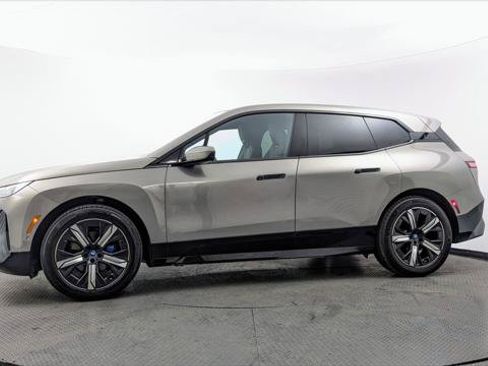 Used 2023 BMW iX xDrive50 w/ Sport Package AWD/4WD image 3