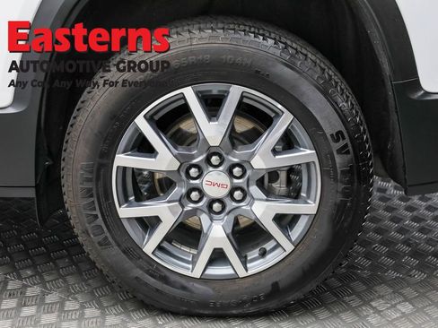 Used 2023 GMC Acadia SLT image 8