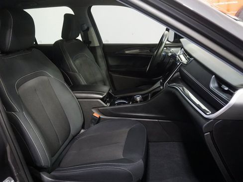 Used 2022 Jeep Grand Cherokee Laredo w/ Luxury Tech Group I image 25