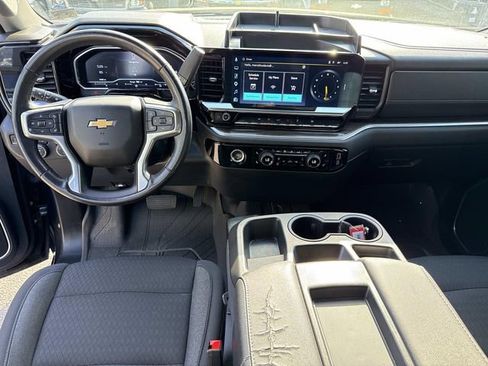 Used 2022 Chevrolet Silverado 1500 LT AWD/4WD image 20
