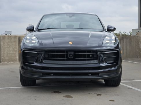 Certified 2025 Porsche Macan image 11