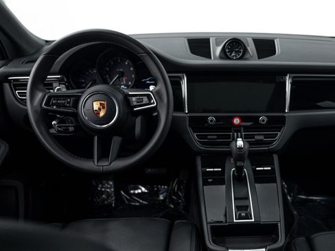 Certified 2026 Porsche Macan AWD/4WD image 13