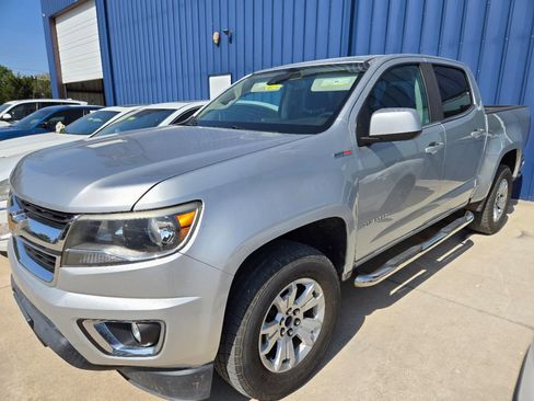 Used 2017 Chevrolet Colorado LT w/ LT Convenience Package image 2