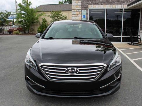 Used 2017 Hyundai Sonata SE FWD image 2