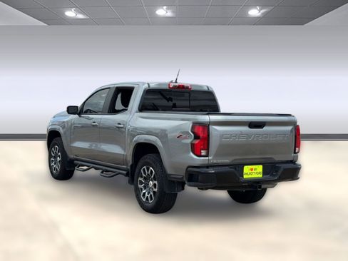 Used 2026 Chevrolet Colorado Z71 w/ Technology Package AWD/4WD image 3
