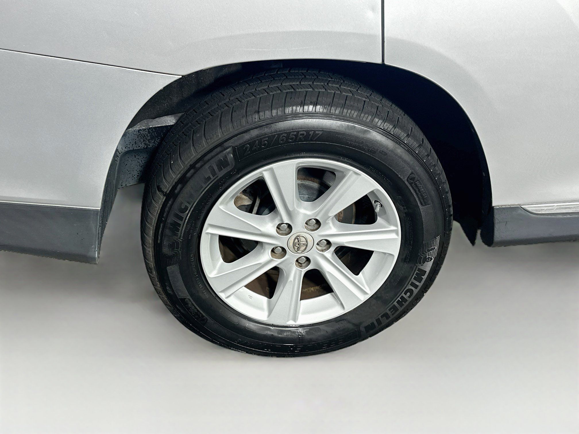 Used 2012 Toyota Highlander SE w/ Tow Pkg FWD image 11