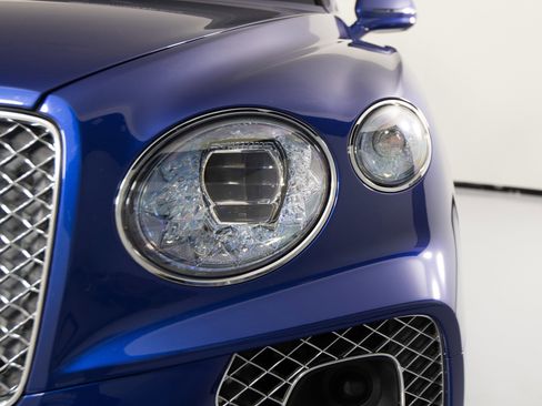 Used 2021 Bentley Bentayga AWD/4WD image 12