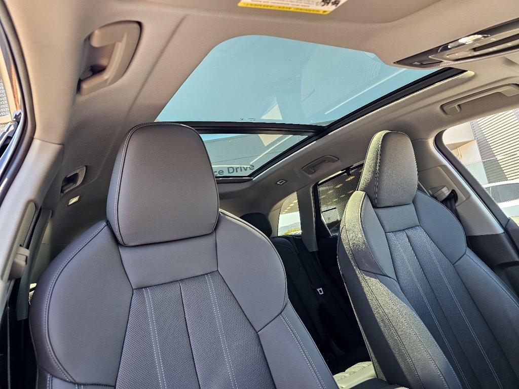 Used 2025 Audi Q5 Premium Plus w/ Premium Plus AWD/4WD image 3