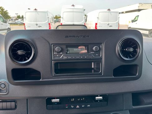 Used 2025 Mercedes-Benz Sprinter 2500 image 15