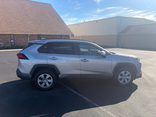 Used 2019 Toyota RAV4 LE AWD/4WD image 6