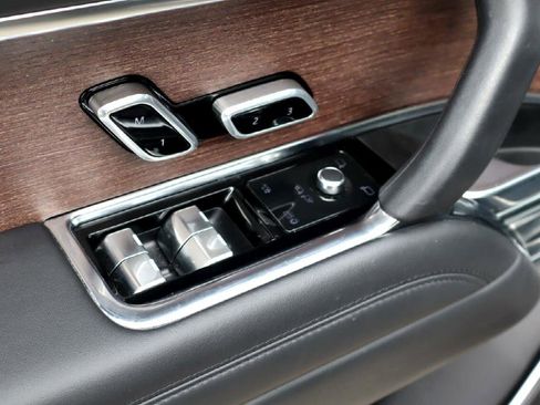 Used 2023 Land Rover Range Rover SE image 15