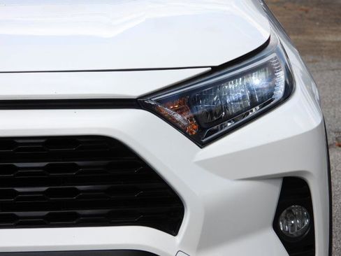 Used 2019 Toyota RAV4 XLE image 19