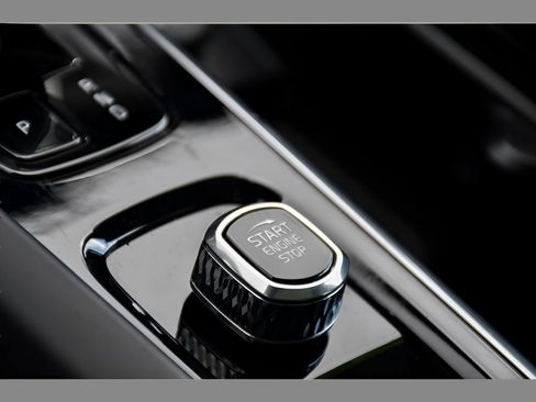 Certified 2023 Volvo XC60 B5 Core w/ Climate Package AWD/4WD image 36